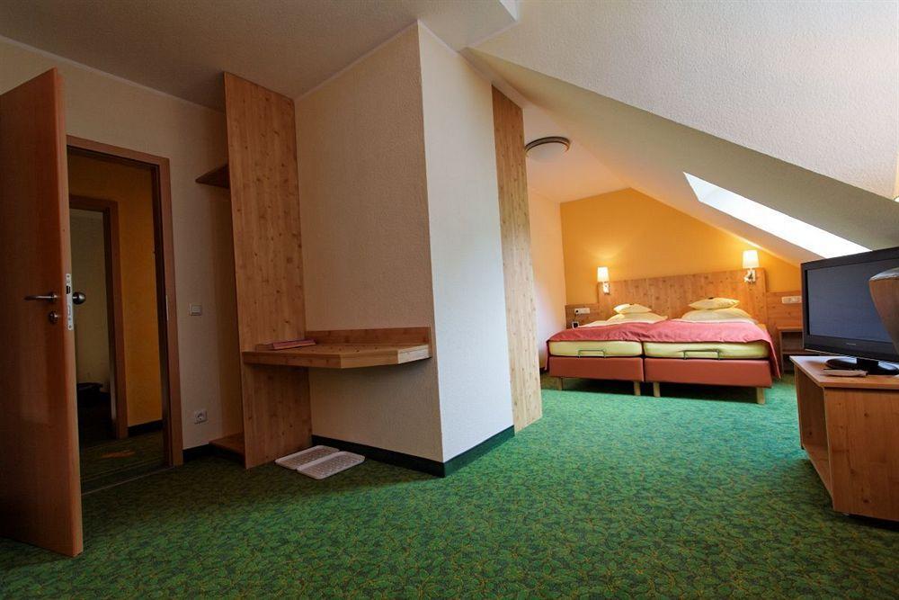 Hotel Und Landgasthof Zum Bockshahn Spessart  Экстерьер фото