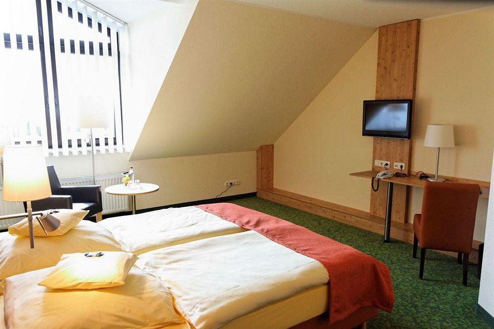 Hotel Und Landgasthof Zum Bockshahn Spessart  Экстерьер фото