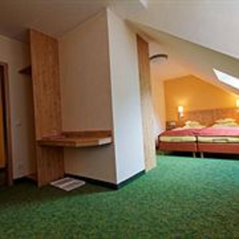 Hotel Und Landgasthof Zum Bockshahn Spessart  Экстерьер фото