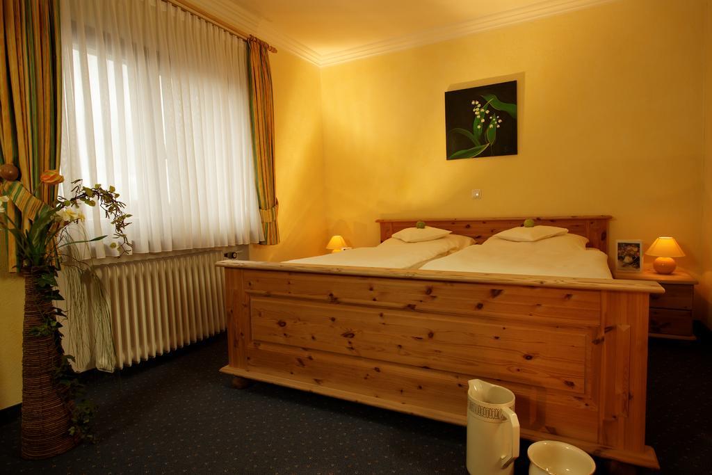 Hotel Und Landgasthof Zum Bockshahn Spessart  Экстерьер фото