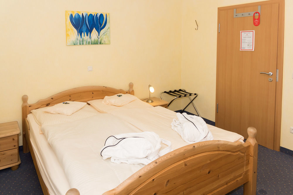 Hotel Und Landgasthof Zum Bockshahn Spessart  Экстерьер фото
