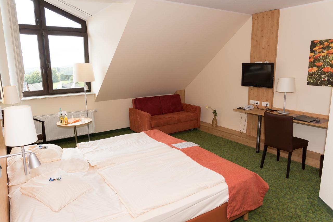 Hotel Und Landgasthof Zum Bockshahn Spessart  Экстерьер фото