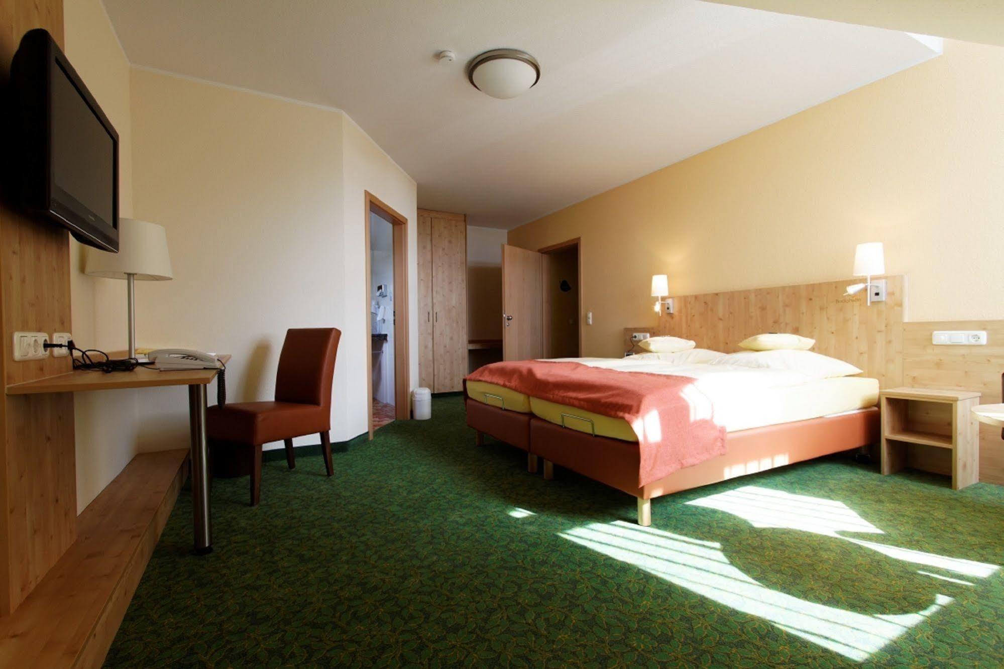Hotel Und Landgasthof Zum Bockshahn Spessart  Экстерьер фото