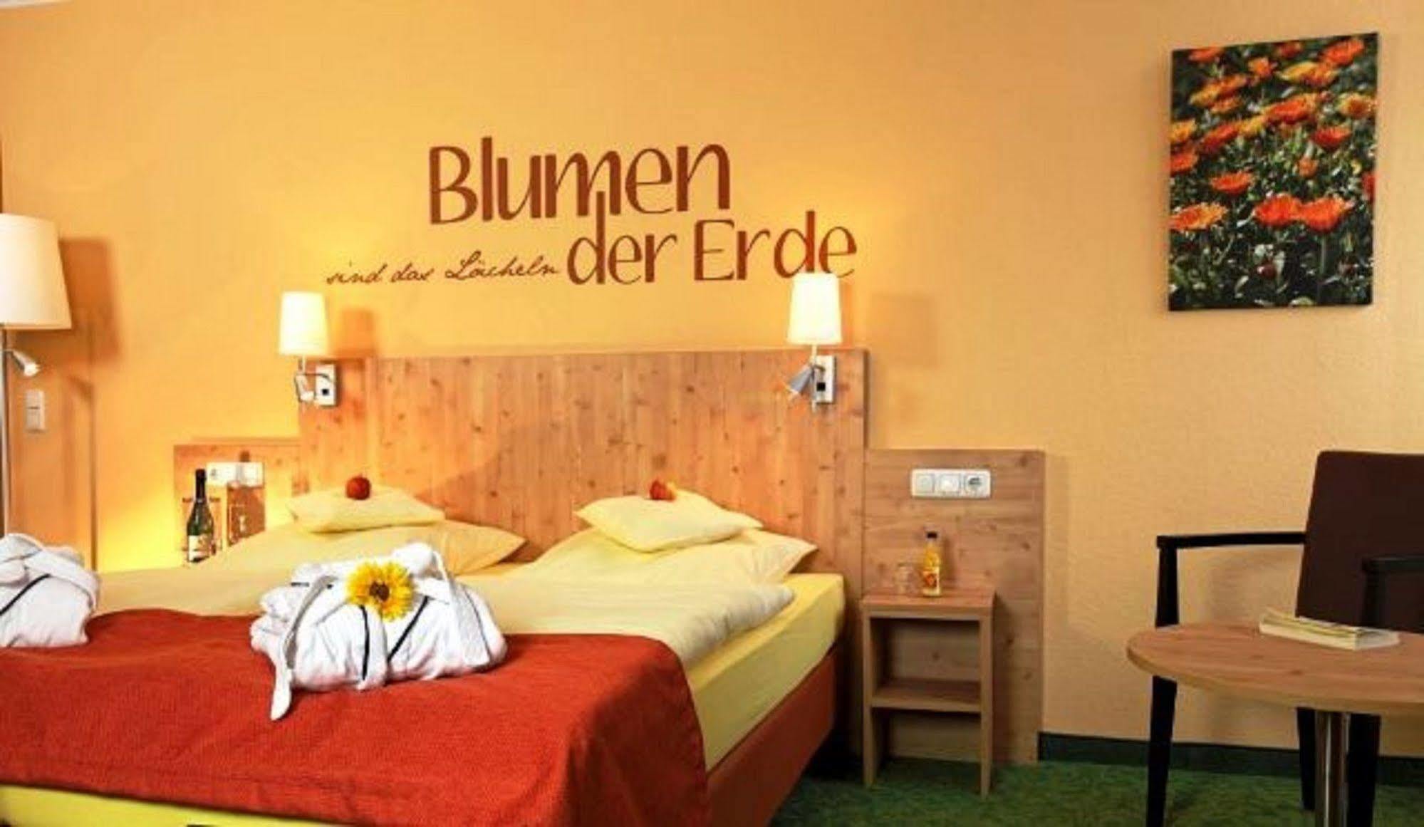 Hotel Und Landgasthof Zum Bockshahn Spessart  Экстерьер фото